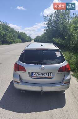 Универсал Opel Astra 2013 в 