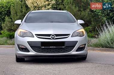 Універсал Opel Astra 2014 в Дніпрі