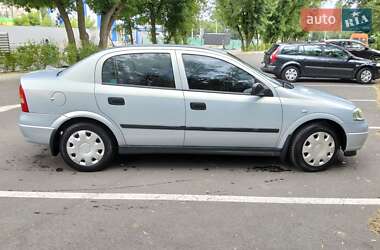 Седан Opel Astra 2004 в 