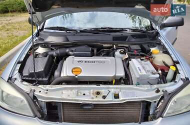 Седан Opel Astra 2004 в 