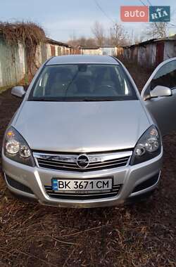 Универсал Opel Astra 2010 в Дубно