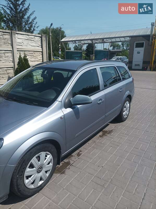Универсал Opel Astra 2004 в Казатине