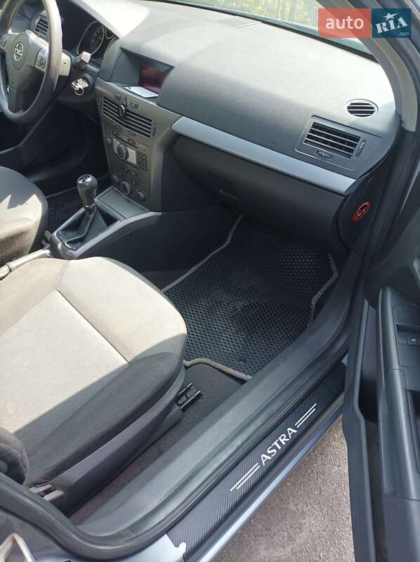 Универсал Opel Astra 2004 в Казатине