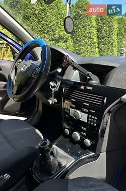 Універсал Opel Astra 2010 в 