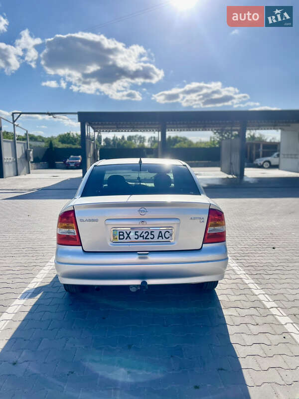 Седан Opel Astra 2005 в Волочиську