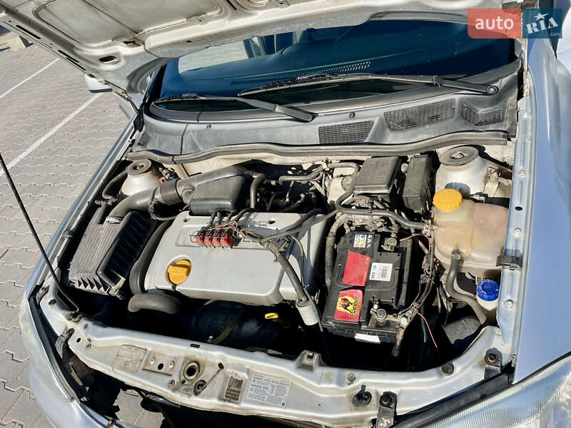 Седан Opel Astra 2005 в Волочиську