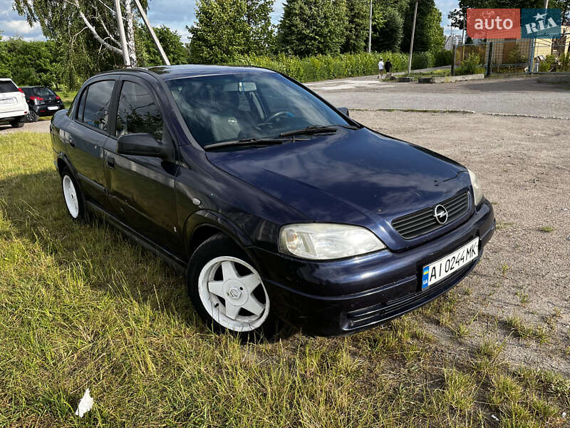 Седан Opel Astra 2005 в 