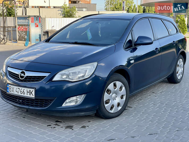 Универсал Opel Astra 2012 в 