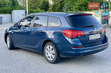 Универсал Opel Astra 2012 в 