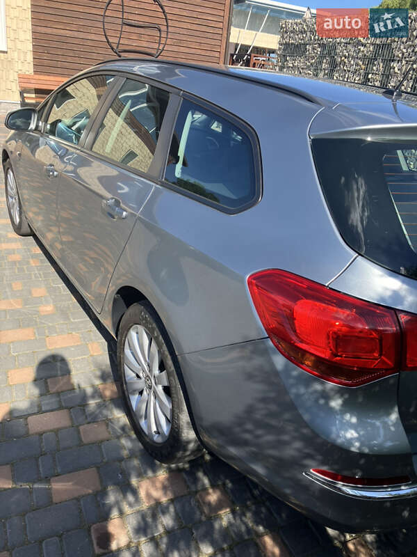 Универсал Opel Astra 2013 в Кицмани