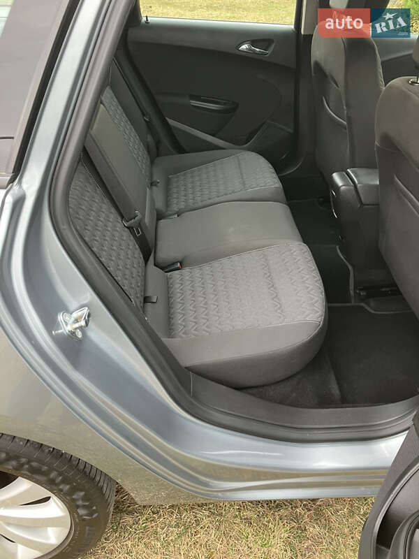 Универсал Opel Astra 2013 в Кицмани