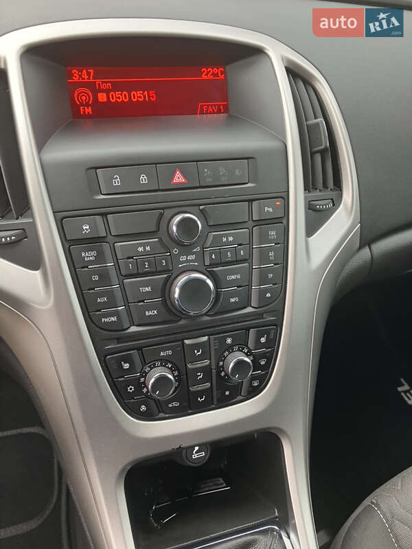 Универсал Opel Astra 2013 в Кицмани