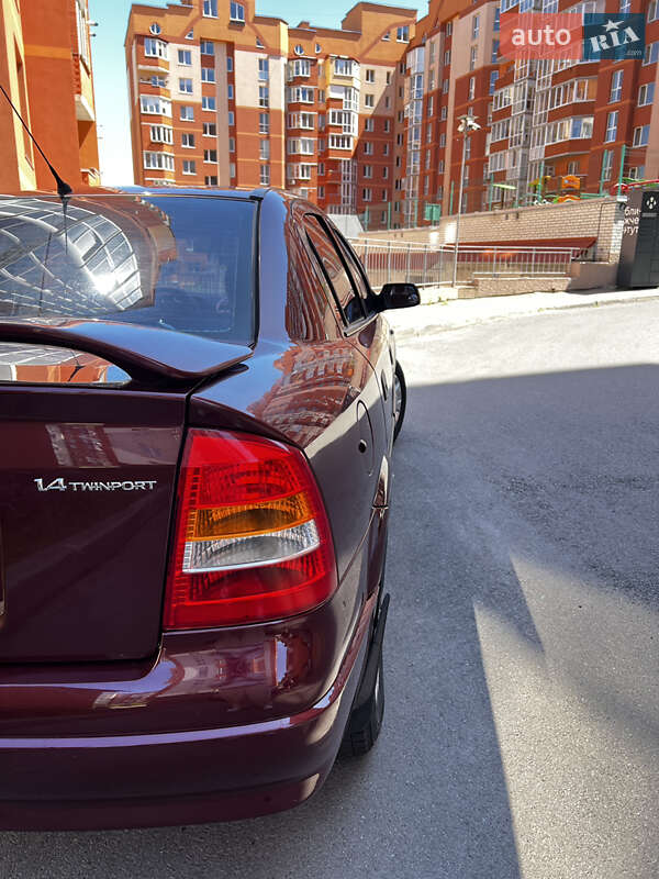 Седан Opel Astra 2006 в Тернополі