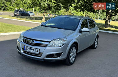 Хетчбек Opel Astra 2011 в Рівному