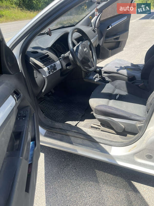 Универсал Opel Astra 2006 в Косове