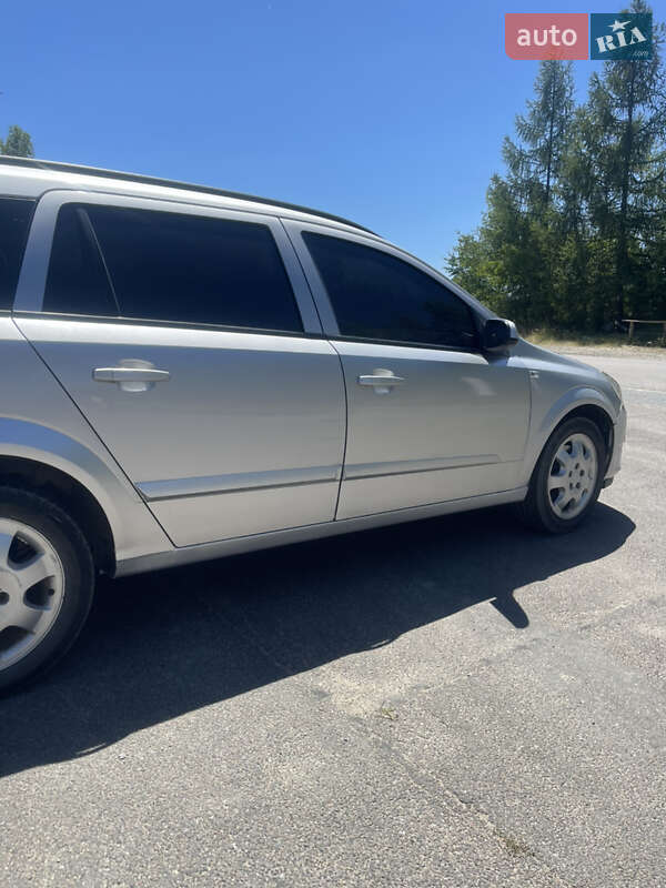 Универсал Opel Astra 2006 в Косове