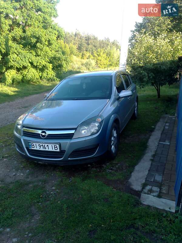 Хэтчбек Opel Astra 2006 в Петровке-Роменской
