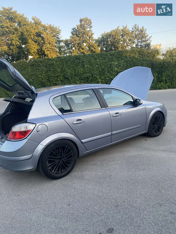 Хетчбек Opel Astra 2004 в Дніпрі