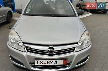 Универсал Opel Astra 2010 в Луцке