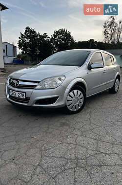 Хетчбек Opel Astra 2008 в Рокитному