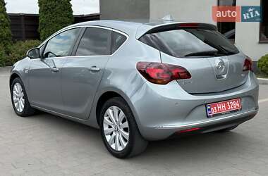 Хетчбек Opel Astra 2014 в 