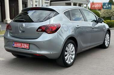 Хетчбек Opel Astra 2014 в 