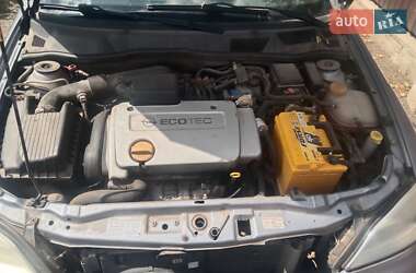 Седан Opel Astra 2004 в Новом Буге