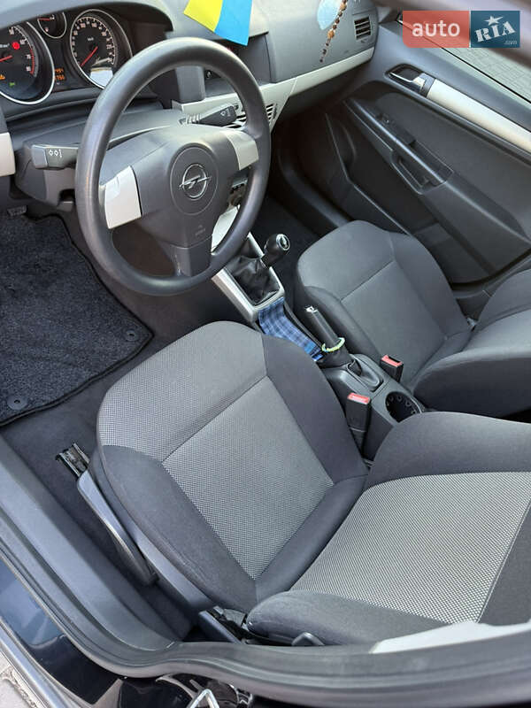 Седан Opel Astra 2008 в Южном