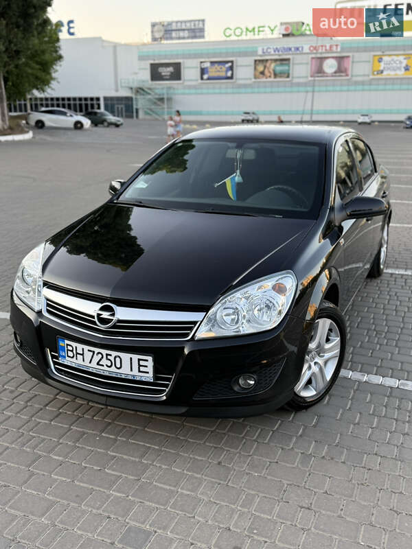 Седан Opel Astra 2008 в Южном