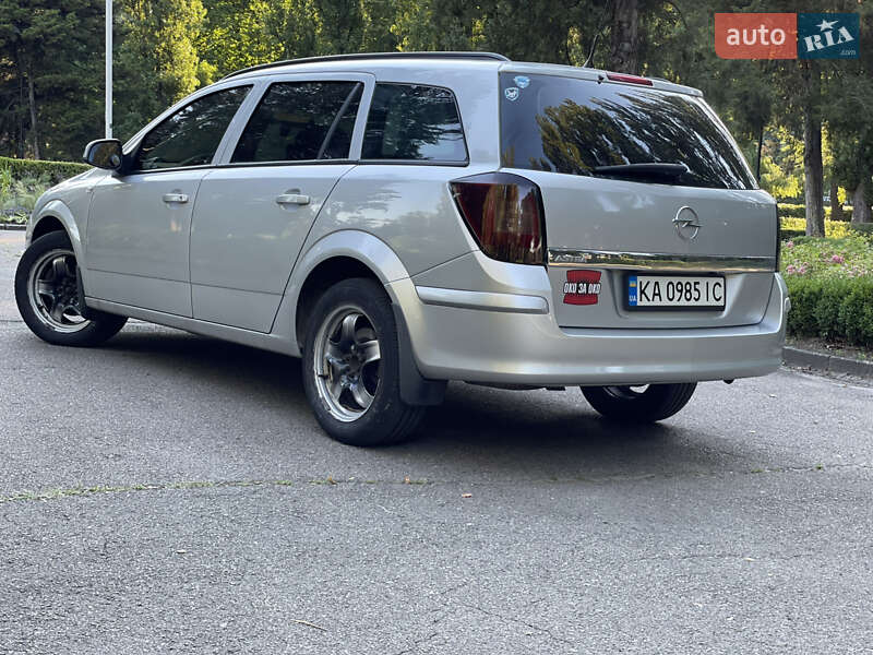 Opel Astra 2011