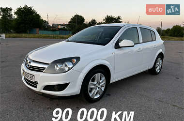 Хэтчбек Opel Astra 2013 в Кобеляках