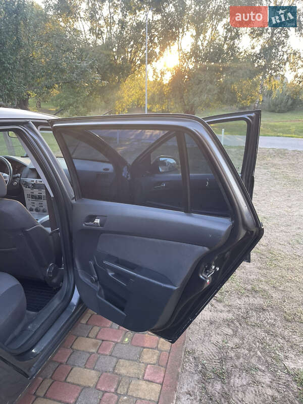 Универсал Opel Astra 2011 в Киеве