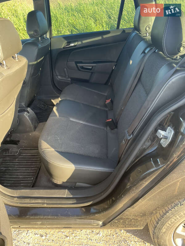 Універсал Opel Astra 2010 в Тернополі