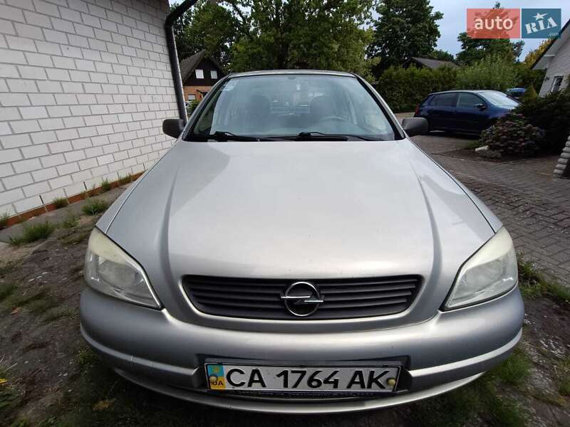 Седан Opel Astra 2007 в Дубні