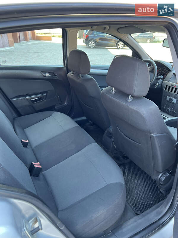 Хетчбек Opel Astra 2006 в Івано-Франківську