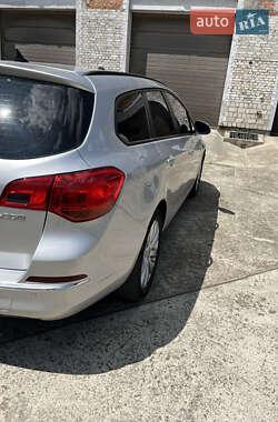 Универсал Opel Astra 2013 в 