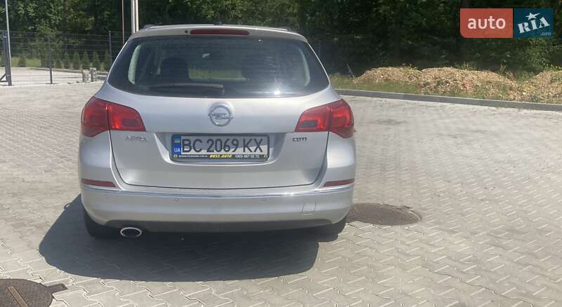 Універсал Opel Astra 2013 в Миколаєві
