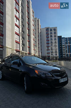 Універсал Opel Astra 2011 в Івано-Франківську