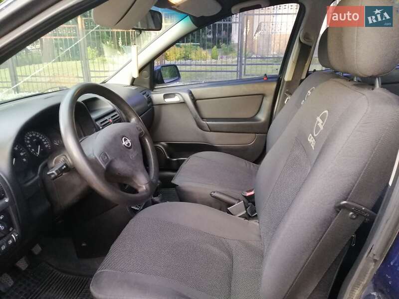 Седан Opel Astra 2004 в Прилуках