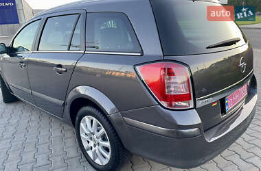 Универсал Opel Astra 2010 в 