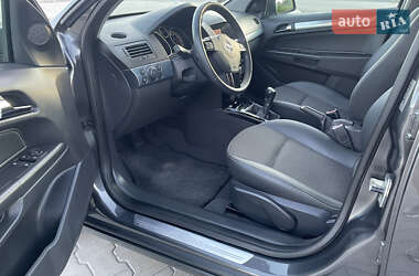 Универсал Opel Astra 2010 в 