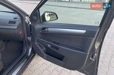 Универсал Opel Astra 2010 в 