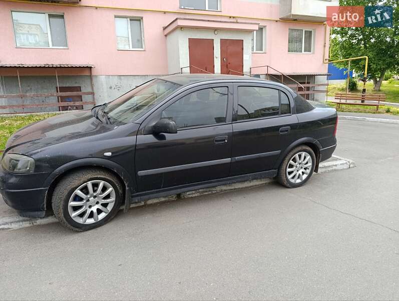 Седан Opel Astra 2005 в Ладыжине