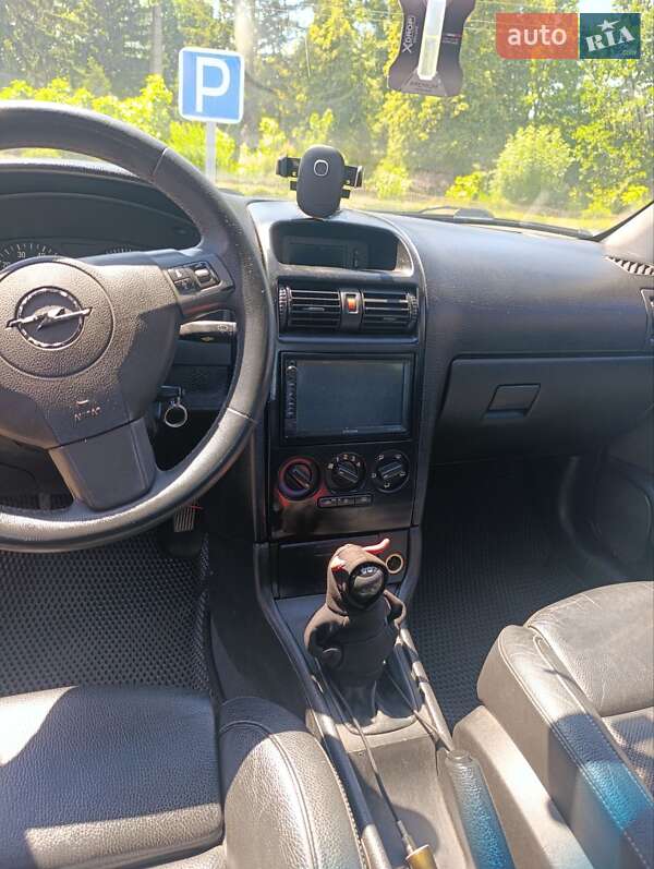 Седан Opel Astra 2005 в Ладыжине