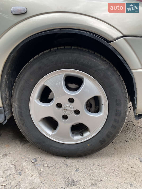 Седан Opel Astra 2006 в Виннице