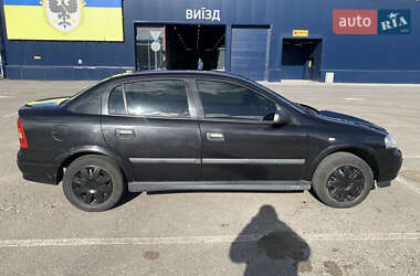 Седан Opel Astra 2006 в 
