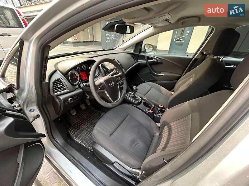 Універсал Opel Astra 2011 в Тернополі