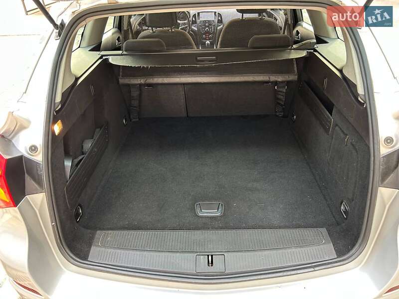 Універсал Opel Astra 2011 в Тернополі