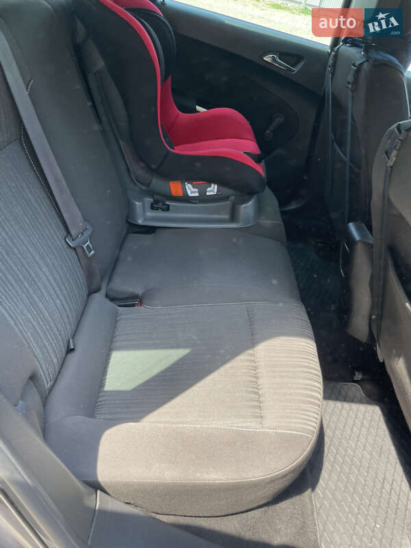 Универсал Opel Astra 2011 в Банилове фото 11 Универсал Opel Astra 2011 в Банилове