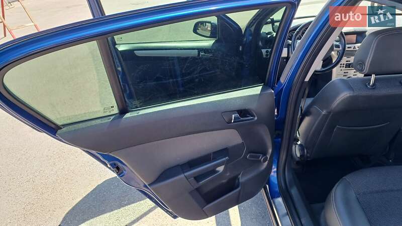 Хэтчбек Opel Astra 2007 в Чернигове